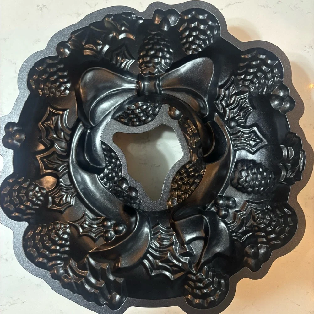 Nordic Ware Metallic Gray Wreath Bundt Pan